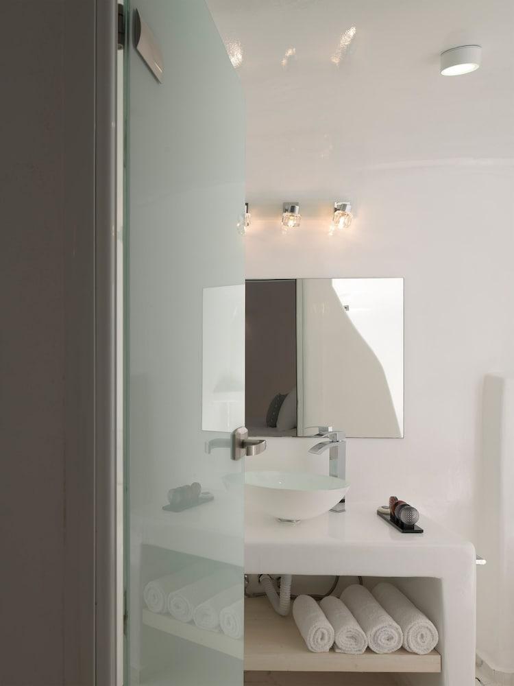 White Concept Caves (Adults Only) 4*