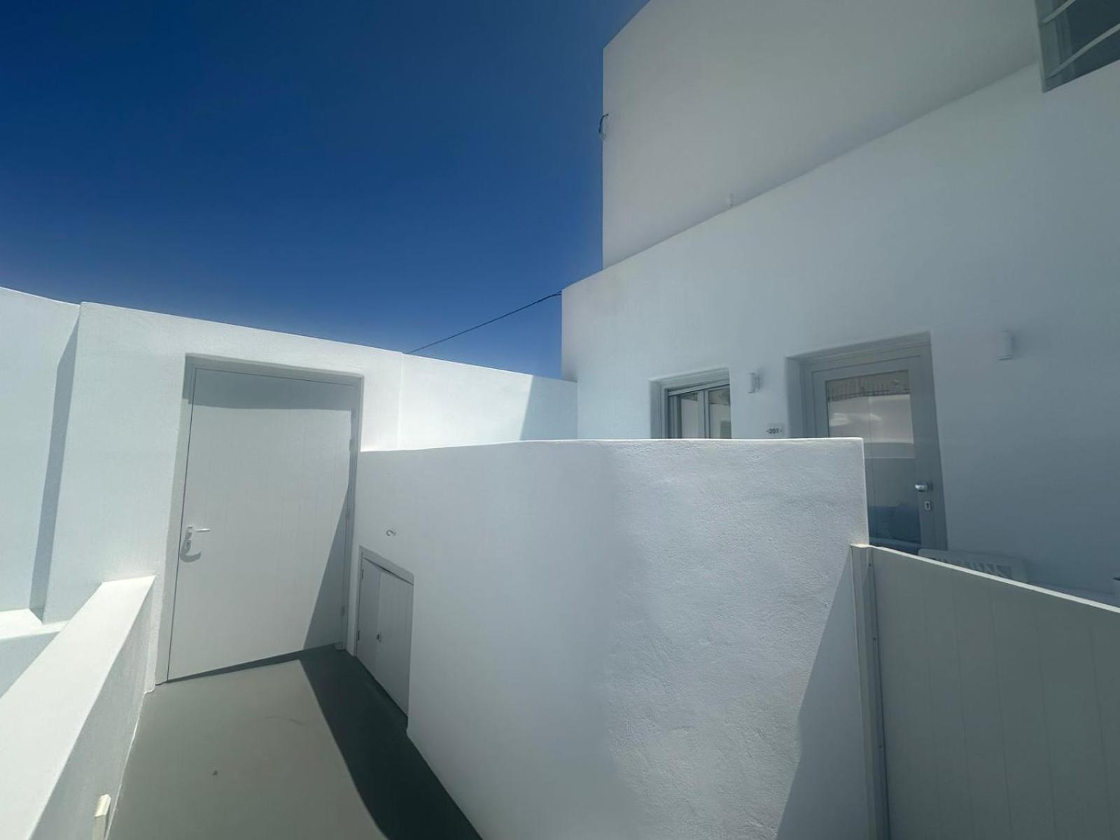 White Concept Caves (adults Only) Fira (Santorini)